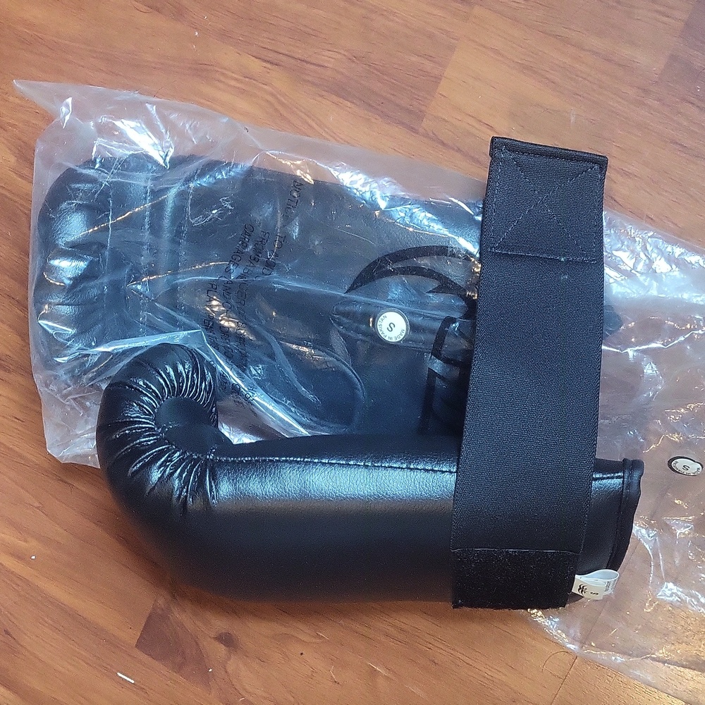 Kickboxing gloves
